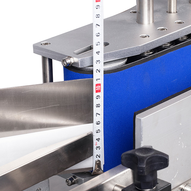 Automatic Desktop Round Bottle Labeling Machine MT-130