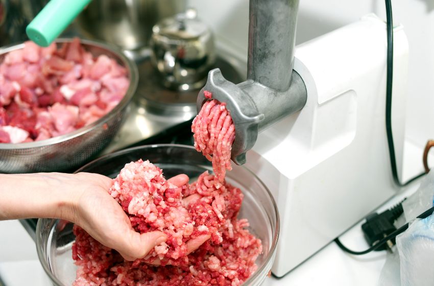 Bingung Olah Daging Kurban? Ini Rekomendasi Menu Praktis dengan Meat Grinder MGD-G21 Fomac