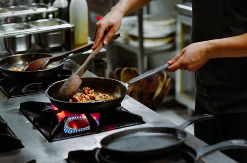 Dari Dapur Rumahan ke Dapur Produksi: Kapan Bisnis Makanan di Bali Harus Berubah?