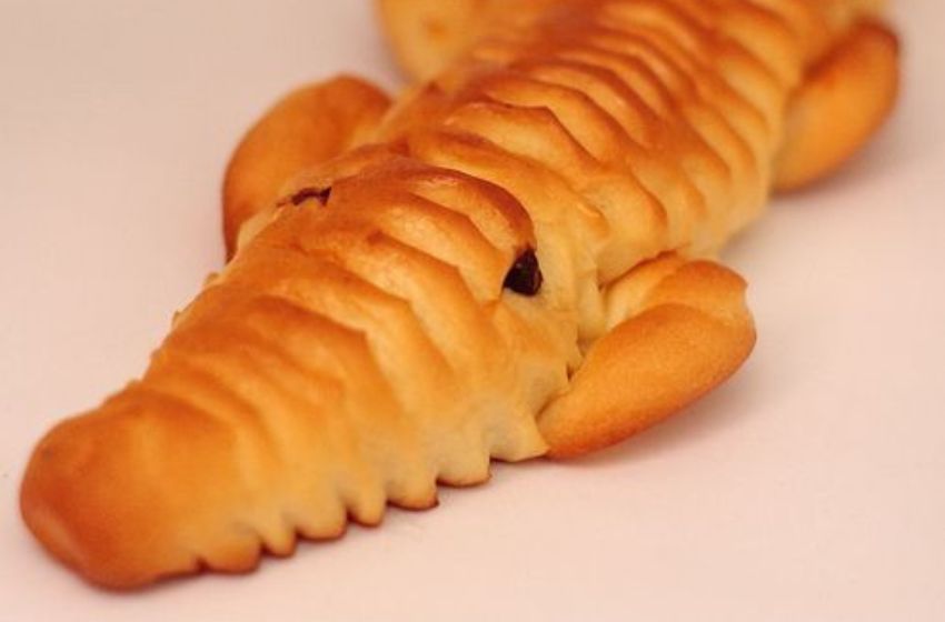 Roti buaya untuk pernikahan dengan 3 rasa, yaitu keju, coklat, dan srikaya