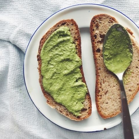 Roti panggang Fomac menggunakan topping matcha