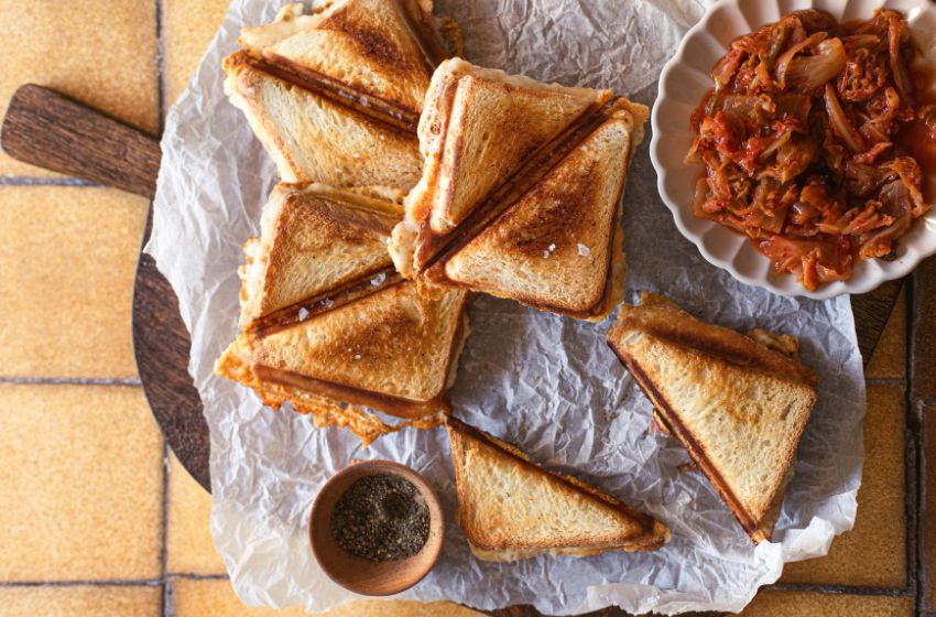 Roti bakar enak di meja