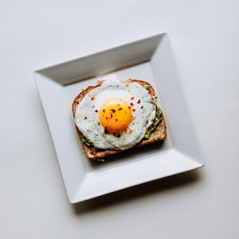 membuat roti panggang dengan mesin fomac dan menggunakan topping telur keju
