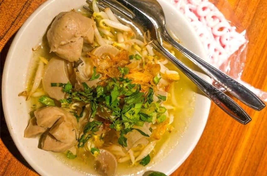 Mie kocok khas bandung
